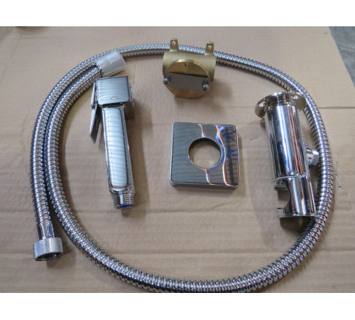 Гигиенический душ с прогрессивным смесителем Bossini Cube Brass комплект хром E38001B.030