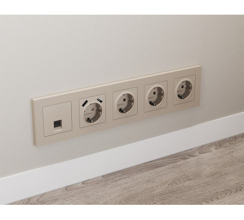 Розетка Ethernet RJ-45 и со шторками, без рамки Ambrella Volt ALFA MA372005
