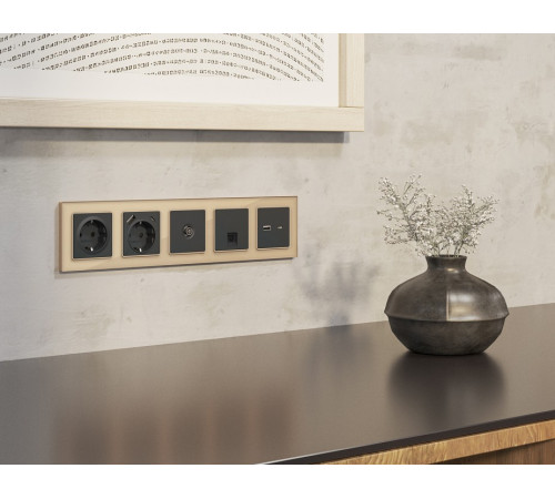 Розетка Ethernet RJ-45 и со шторками, без рамки Ambrella Volt ALFA MA912005