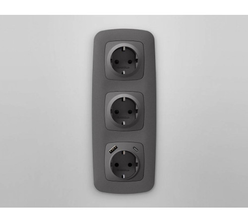 Накладка для розетки с заземлением и со шторками и 2хUSB type A и C Ambrella Volt Quant OP6600