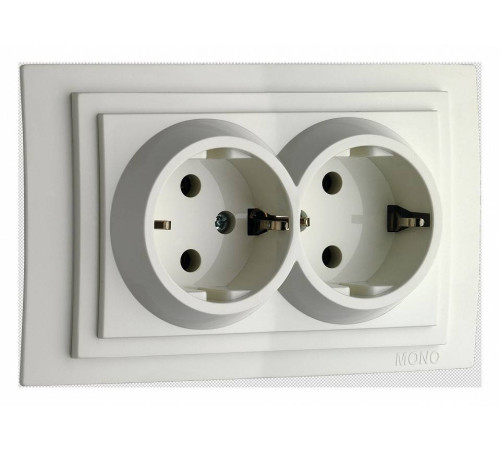 Розетка двойная с заземлением Mono Electric Larissa 103-191904-120