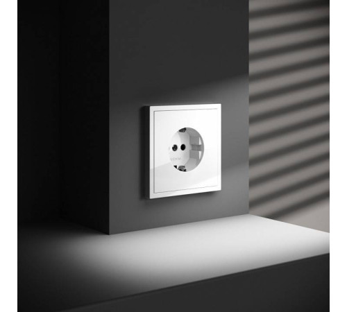 Розетка с заземлением, без рамки Voltum S70 VLS040101
