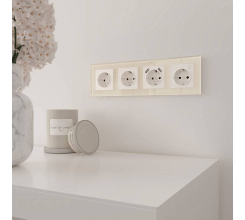 Рамка на 4 поста Werkel Favorit молочный W0041141