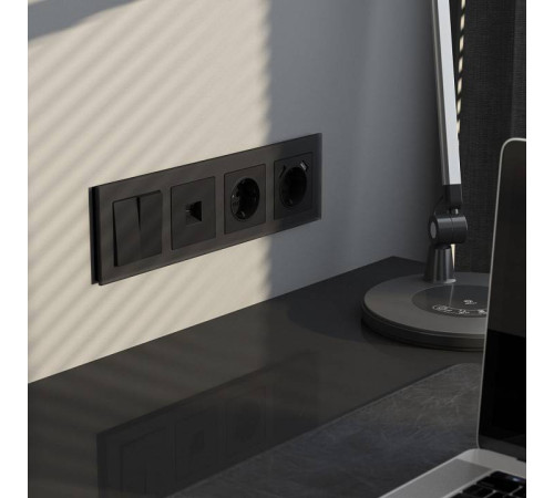 Рамка на 4 поста Werkel Senso черный soft-touch W0043108