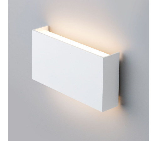 Пылевлагозащиltwbrgtщенный светодиодный светильник Golf IP54 1705 Techno LED белый