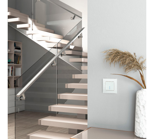 Выключатель одноклавишный проходной с подсветкой (Hammer белый) W1212101