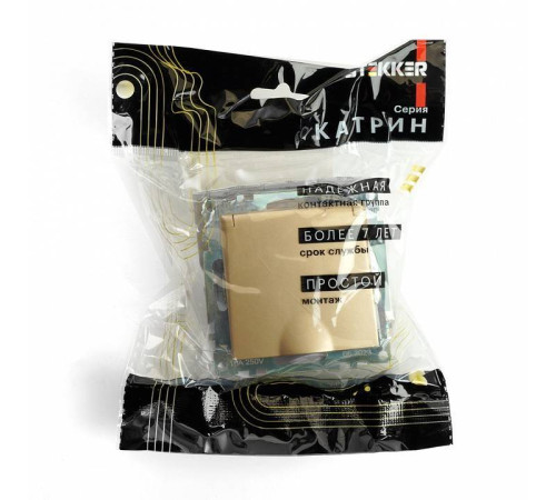 Розетка с заземлением и с шторками, без рамки с крышкой Stekker Катрин 49222