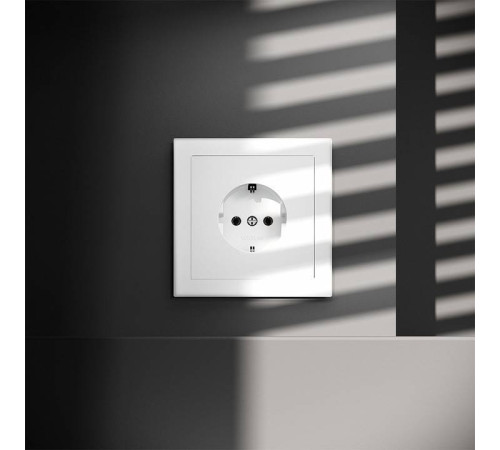 Розетка с заземлением, без рамки Voltum S70 VLS040102