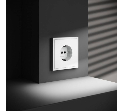 Розетка с заземлением, без рамки Voltum S70 VLS040102