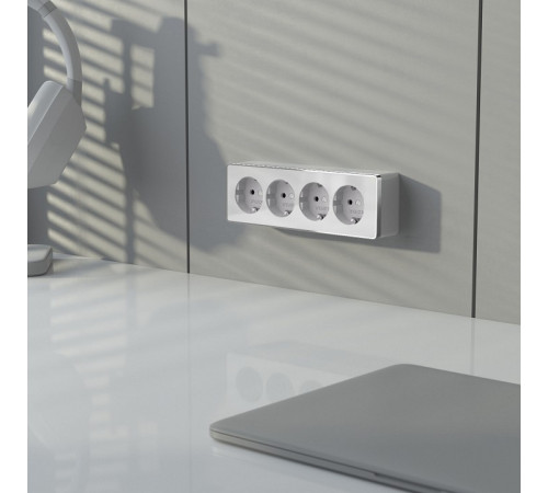 Розетка четверная с заземлением и со шторками Werkel Gallant W5072210