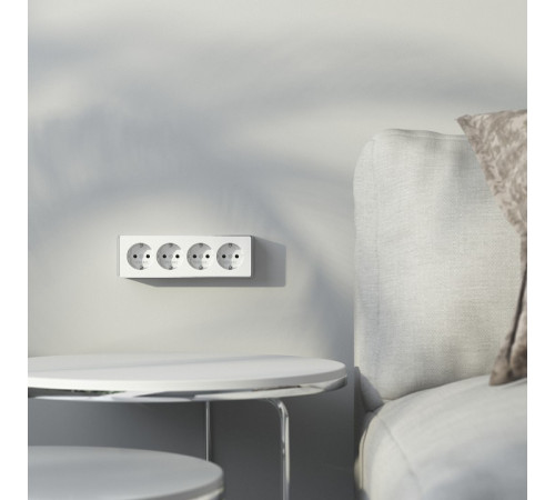 Розетка четверная с заземлением и со шторками Werkel Gallant W5072210