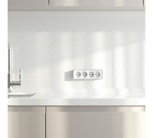 Розетка четверная с заземлением и со шторками Werkel Gallant W5072210