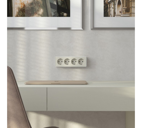 Розетка четверная с заземлением и со шторками Werkel Gallant W5072204