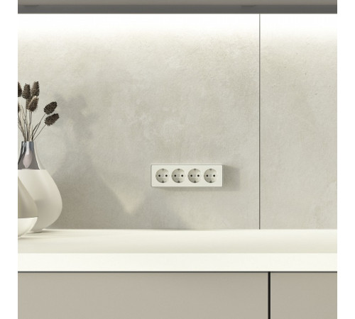 Розетка четверная с заземлением и со шторками Werkel Gallant W5072204