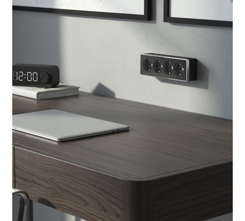 Розетка четверная с заземлением и со шторками Werkel Gallant W5072258