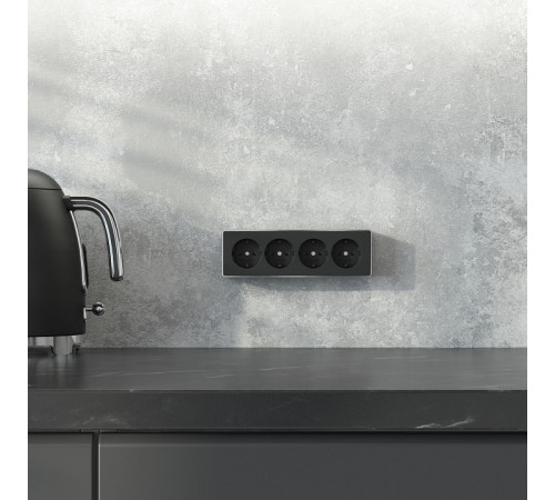 Розетка четверная с заземлением и со шторками Werkel Gallant W5072258