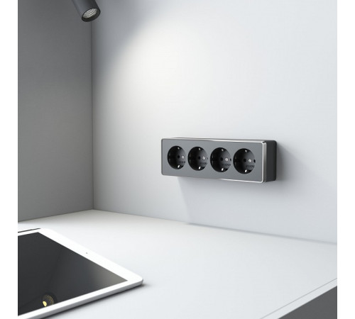 Розетка четверная с заземлением и со шторками Werkel Gallant W5072258