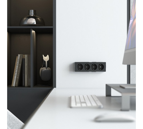 Розетка четверная с заземлением и со шторками Werkel Gallant W5072258