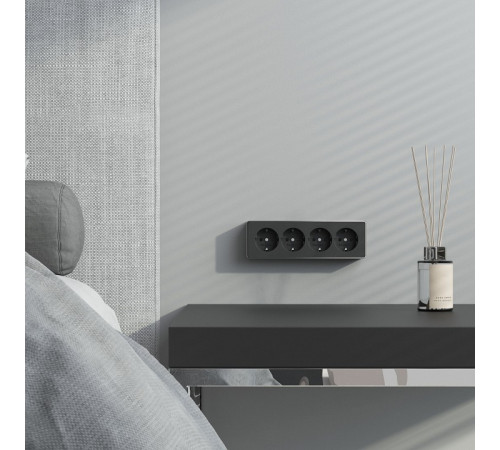 Розетка четверная с заземлением и со шторками Werkel Gallant W5072258