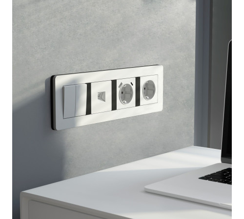 Рамка из поликарбоната на 4 поста Split белый/черный, soft-touch W0043068