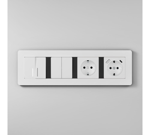 Рамка из поликарбоната на 4 поста Split белый/черный, soft-touch W0043068