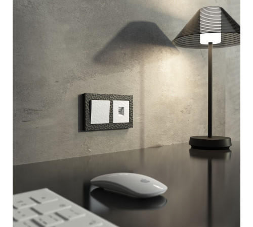 Выключатель одноклавишный проходной (Hammer белый) W1212001