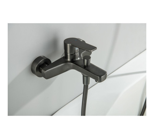 Смеситель для ванны Aquanet Лугано с душевым гарнитуром 3jet оружейная сталь AQ1748BGM