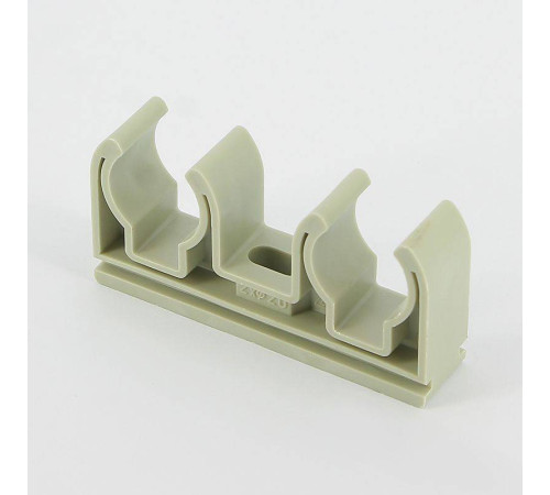 Крепление двойное для полипропиленовых труб FV-Plast 20 мм 902020