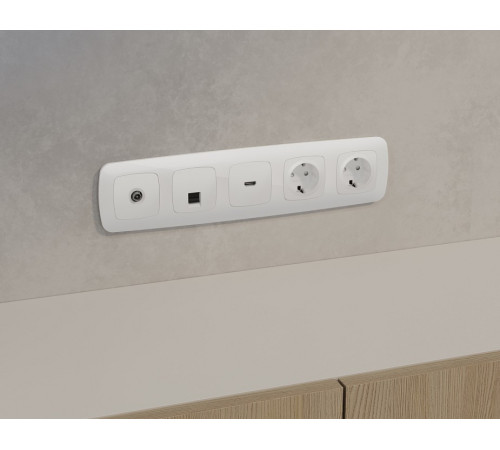 Розетка Ethernet RJ-45 и со шторками, без рамки Ambrella Volt OMEGA MO112005