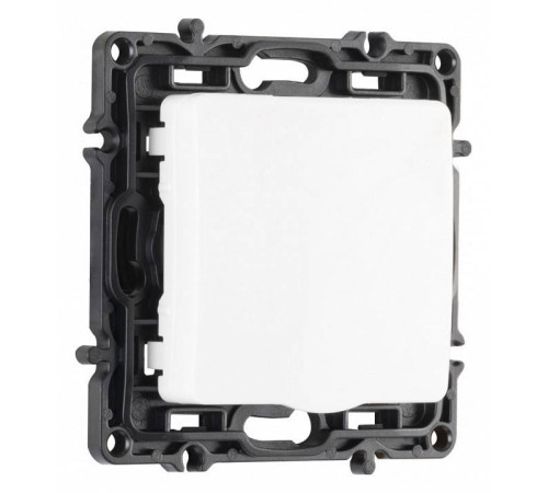 Розетка влагозащищенная с заземлением и со шторкой с крышкой Arte Milano am-217 217.41-1.white