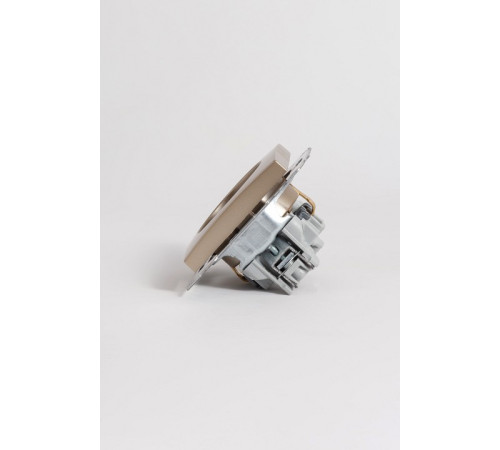 Розетка с заземлением и со шторкой, без рамки Elbi Eleсtriс Zena Vega 609-011400-243