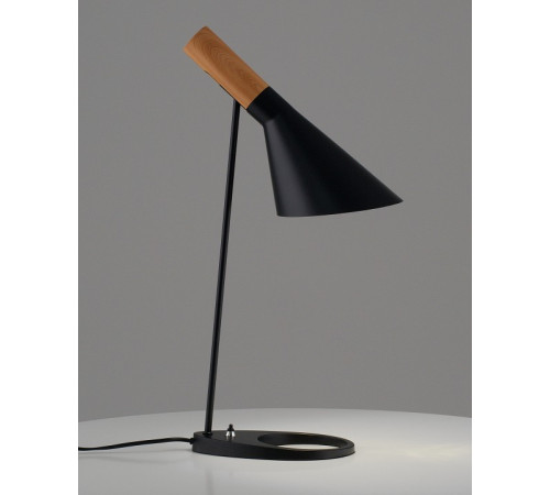 Настольная лампа офисная Moderli Turin V11333-1T