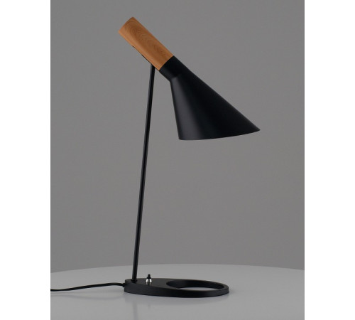 Настольная лампа офисная Moderli Turin V11333-1T