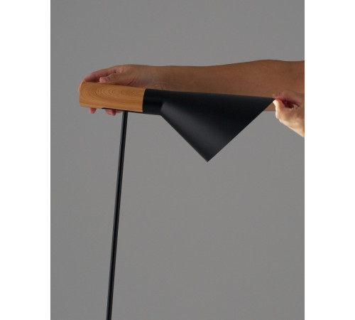 Настольная лампа офисная Moderli Turin V11333-1T