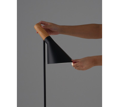 Торшер Moderli Turin V11334-1F