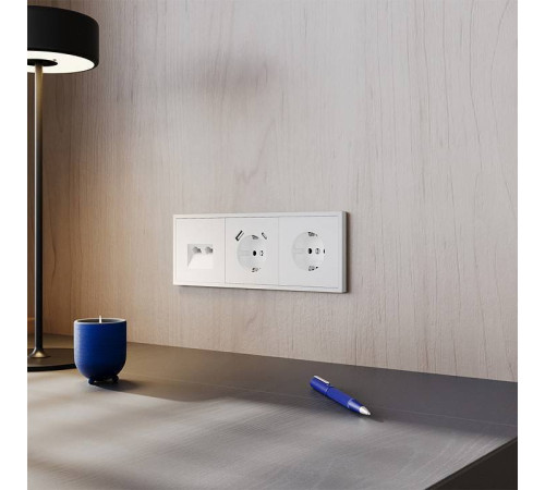Розетка с заземлением и со шторкой и 2хUSB type A и C, без рамки Voltum S70 VLS040502