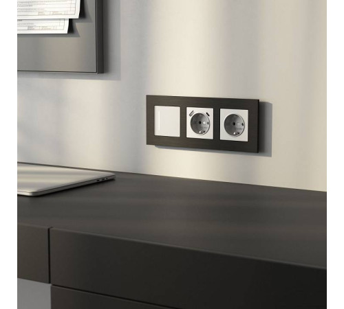 Рамка на 3 поста Werkel AluMax черный алюминий a066331