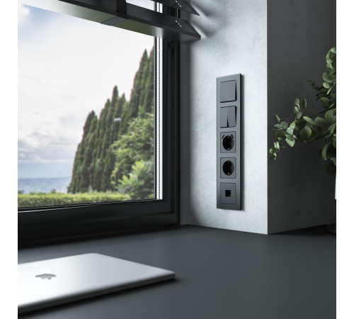 Рамка из стекла на 5 постов Senso черный soft-touch W0053108