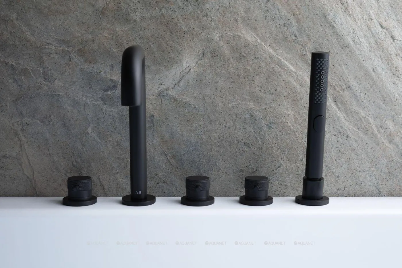 Смеситель на борт ванны Allen Brau Priority излив 190 мм черный матовый 5.31007-31